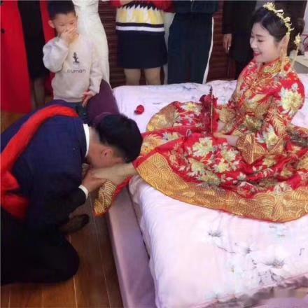 看小男孩的表情[呲牙]