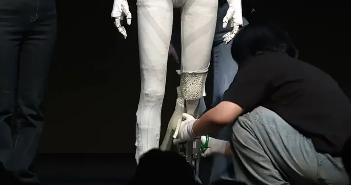 馬斯克想要 1 萬億，何小鵬只想等一句「牛 P」