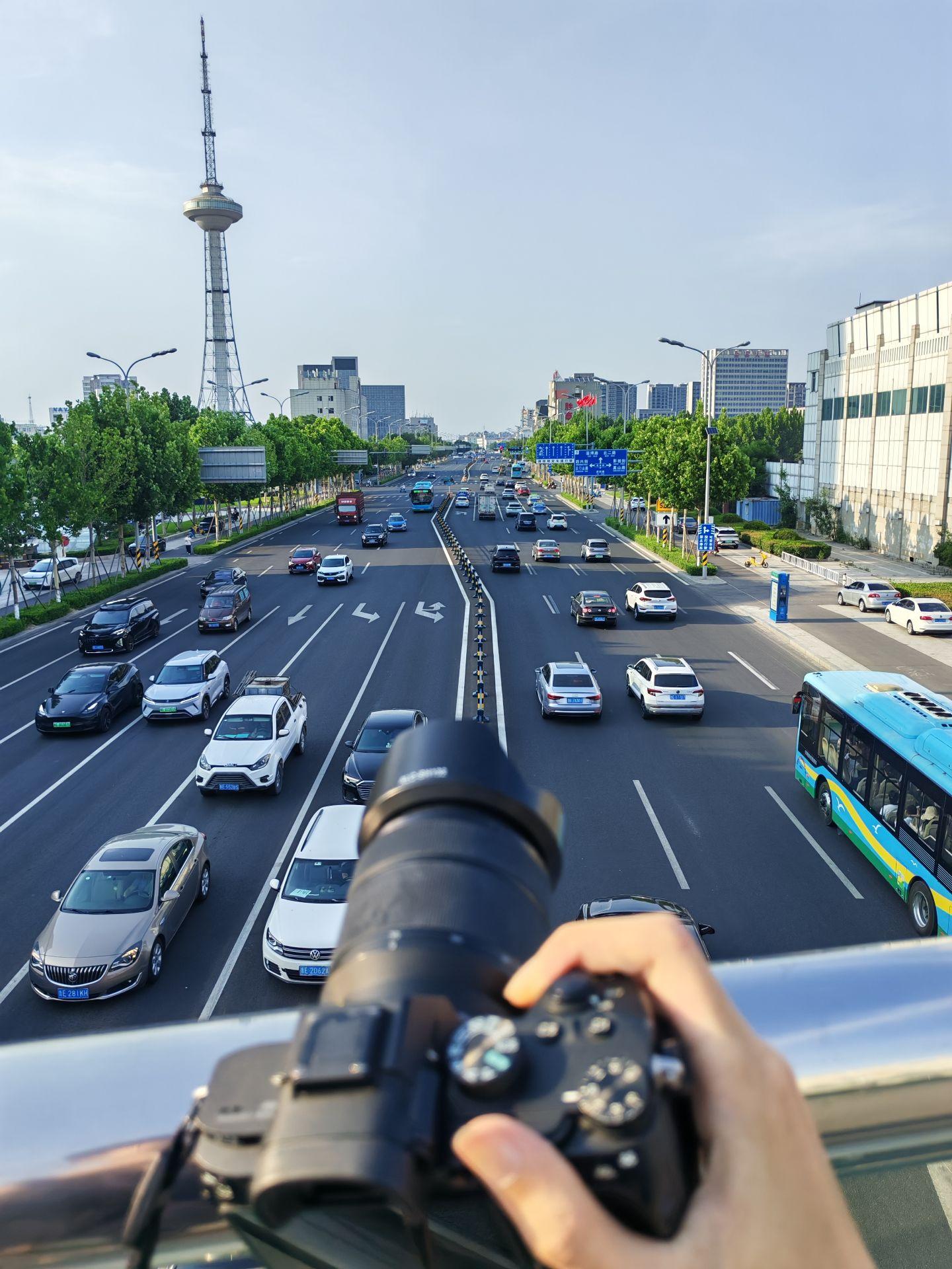 东营西城繁华路段汽车追焦，看看1小时都能拍到些什么车