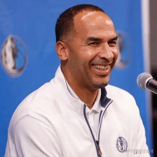 很乐观！尼克-哈里森简介更改为“失业中”！

在被独行侠队解雇后，尼克-哈里森第