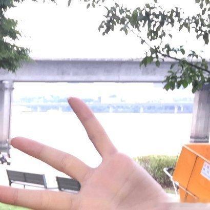 如果你还可以努力，可以付出，就不要轻言停止和放弃。在你停止努力的那一刻之前，一切
