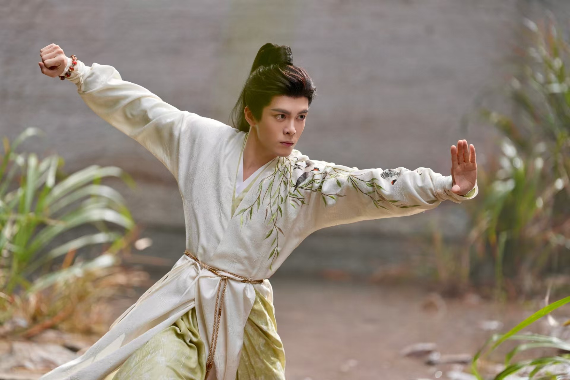 曾舜晞纯手搓打戏曾舜晞这段纯手搓有老辈子那味了一招一式见功底，没有花活全是真功夫