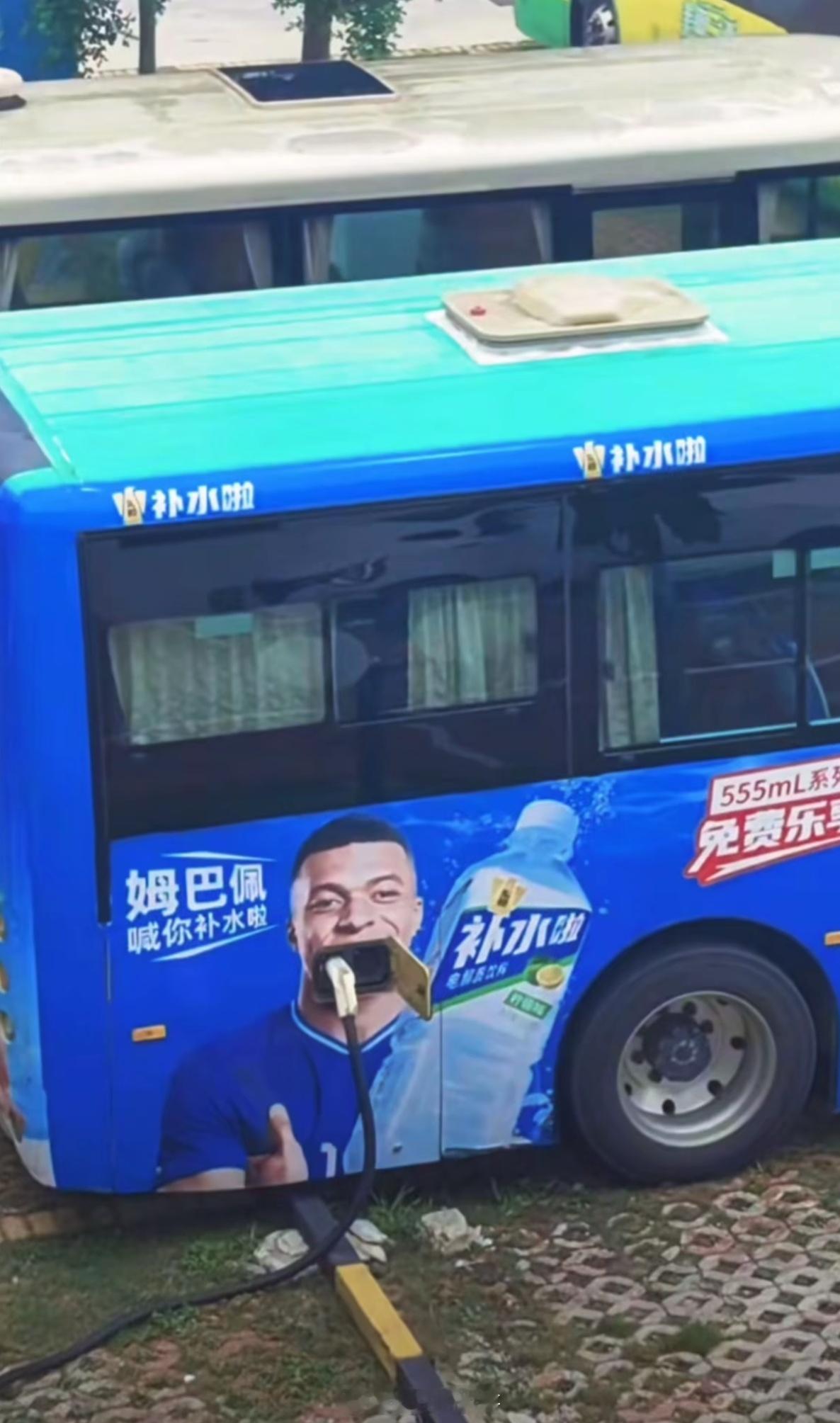那些创意的公交车身广告 