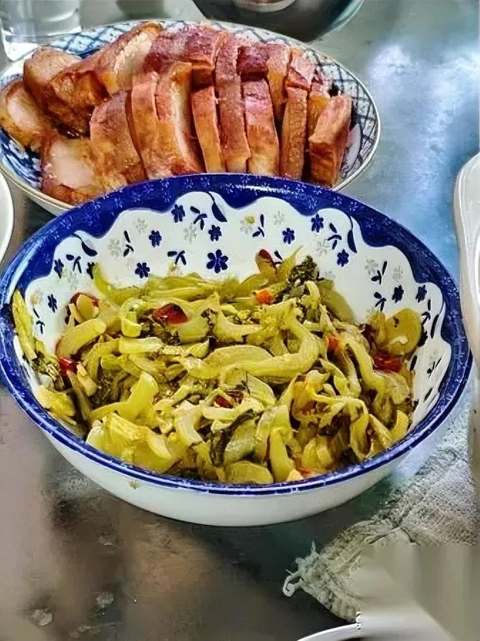 三兄弟同住不买菜？

前年我提分家遭反对，

说老人在轮不到我做主。行，那我只交