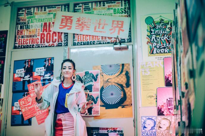 #迪丽热巴全裸背##迪丽热巴16年拍的广告#  16 年的迪丽热巴就已经这么有魅