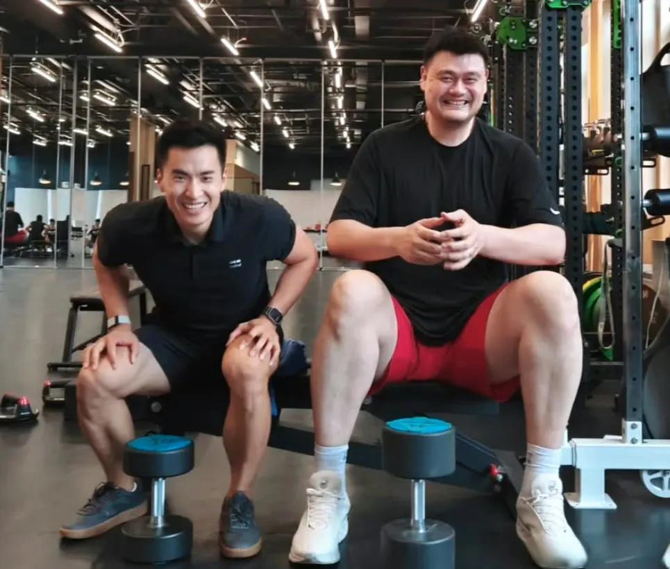 姚明瘦了！卸任之后恢复训练已经三月有余

近日，姚明的训练师晒出了一组训练照，明