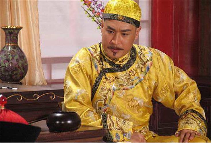 在康熙三十七年秋（1698年），清帝遭遇了旱情。农业受灾，百姓生计艰难。为了祈福