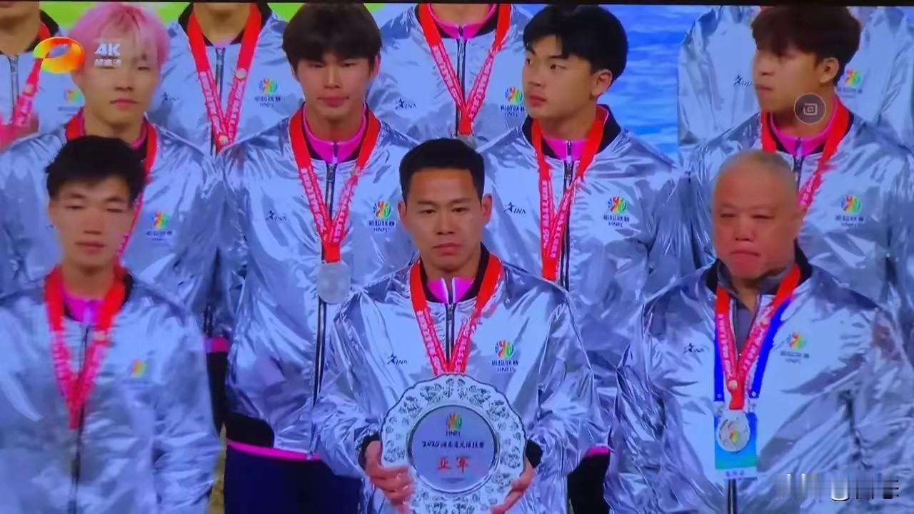 冠军永州脸上的笑容满面，亚军表情严肃。

竞技体育冠军只有一个，亚军已经非常不容