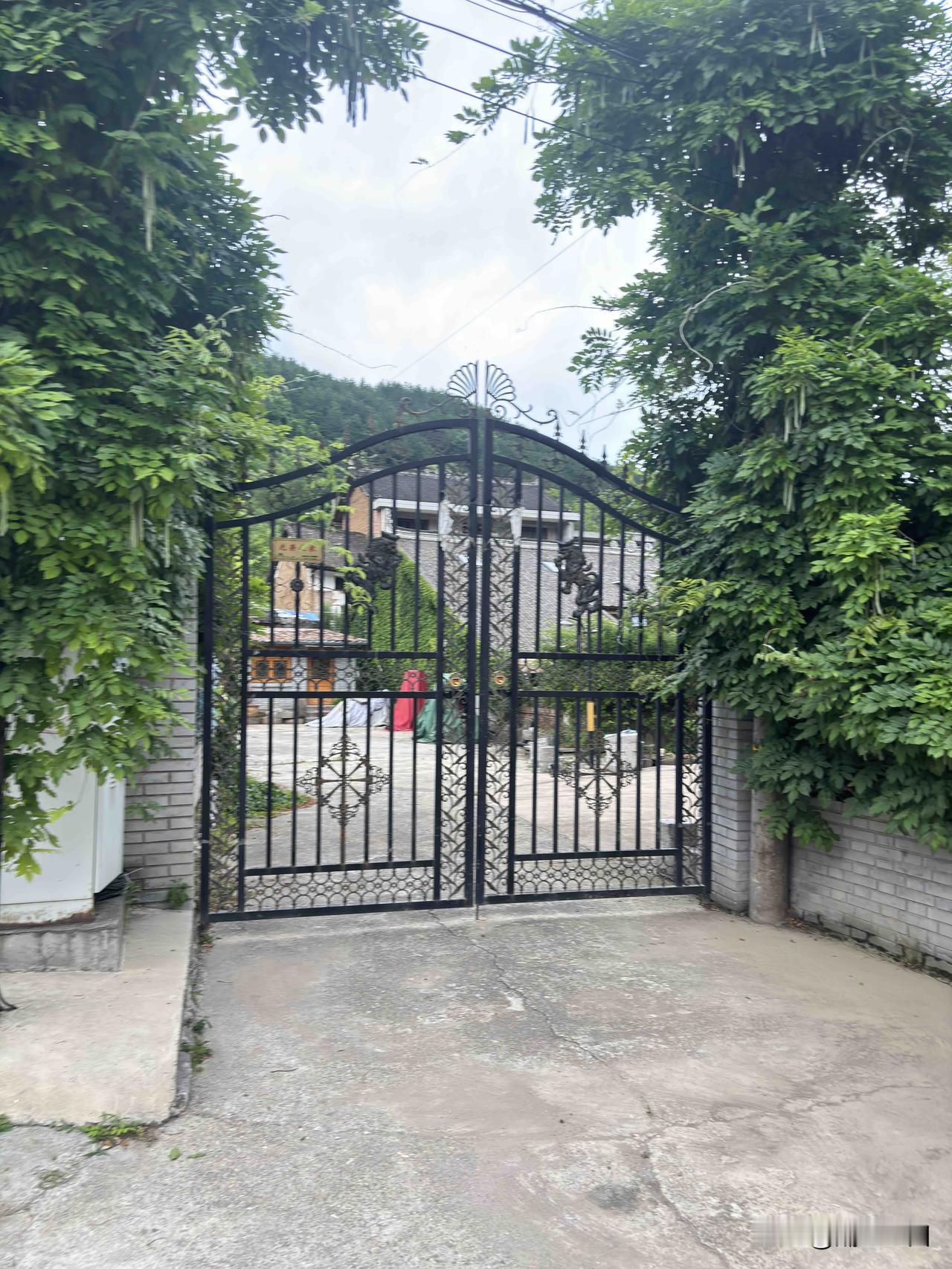 商洛牧护关韩峪川这里，还有民宿，不过这地方太远了，平时估计很少有人来这里，租房搞
