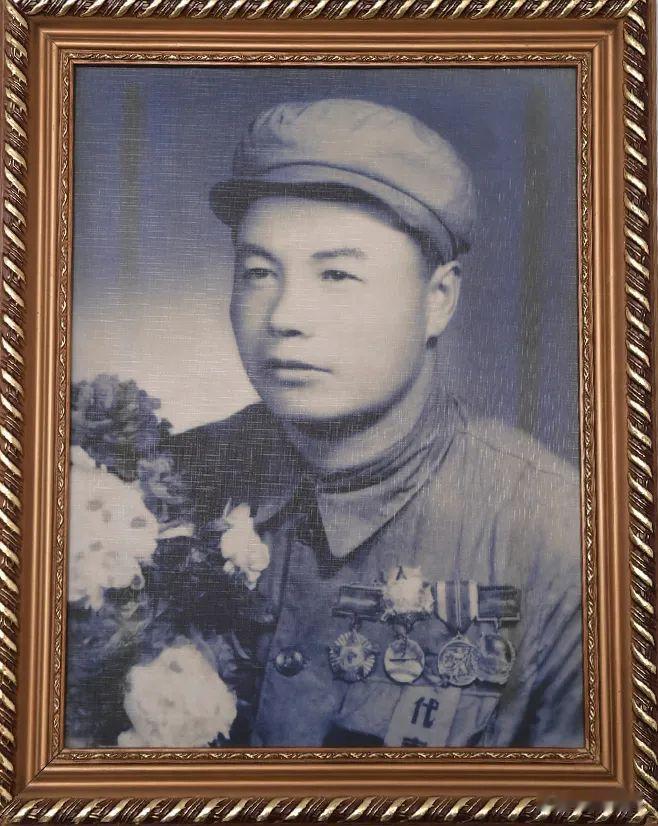 1951年，志愿军清点战俘，发现有63个英国俘虏无人认领，正疑惑时，两个新兵突然