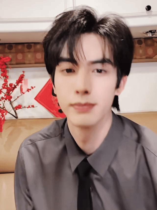 宋威龙直播 为什么只有男主出来直播？辛苦龙龙工作之余排除万难出来宣传，你很棒！ 