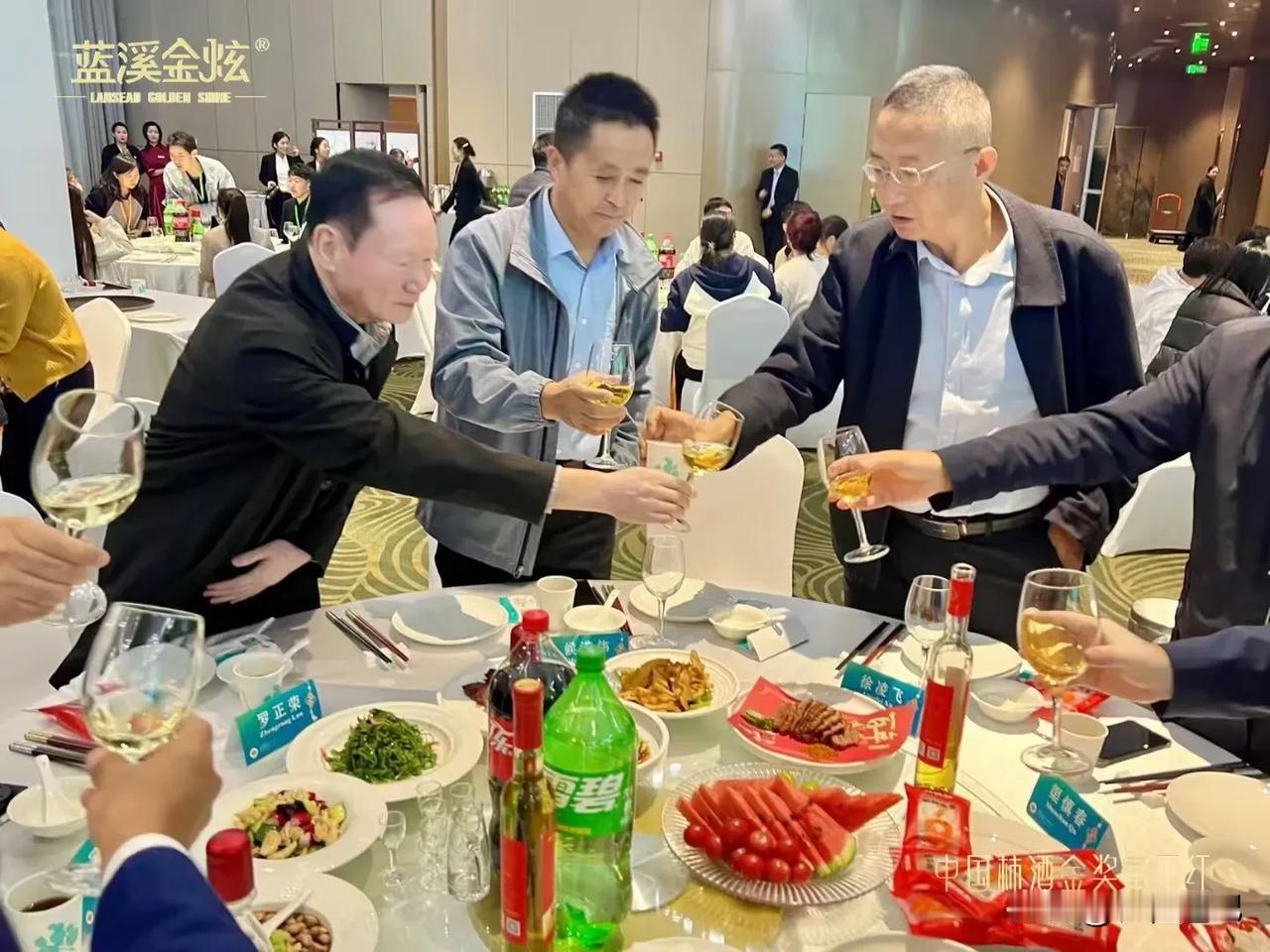 今天，第八届国际柿学术研讨会在陕西杨凌开幕！
​   由陕西盘龙云集酒庄生产的“