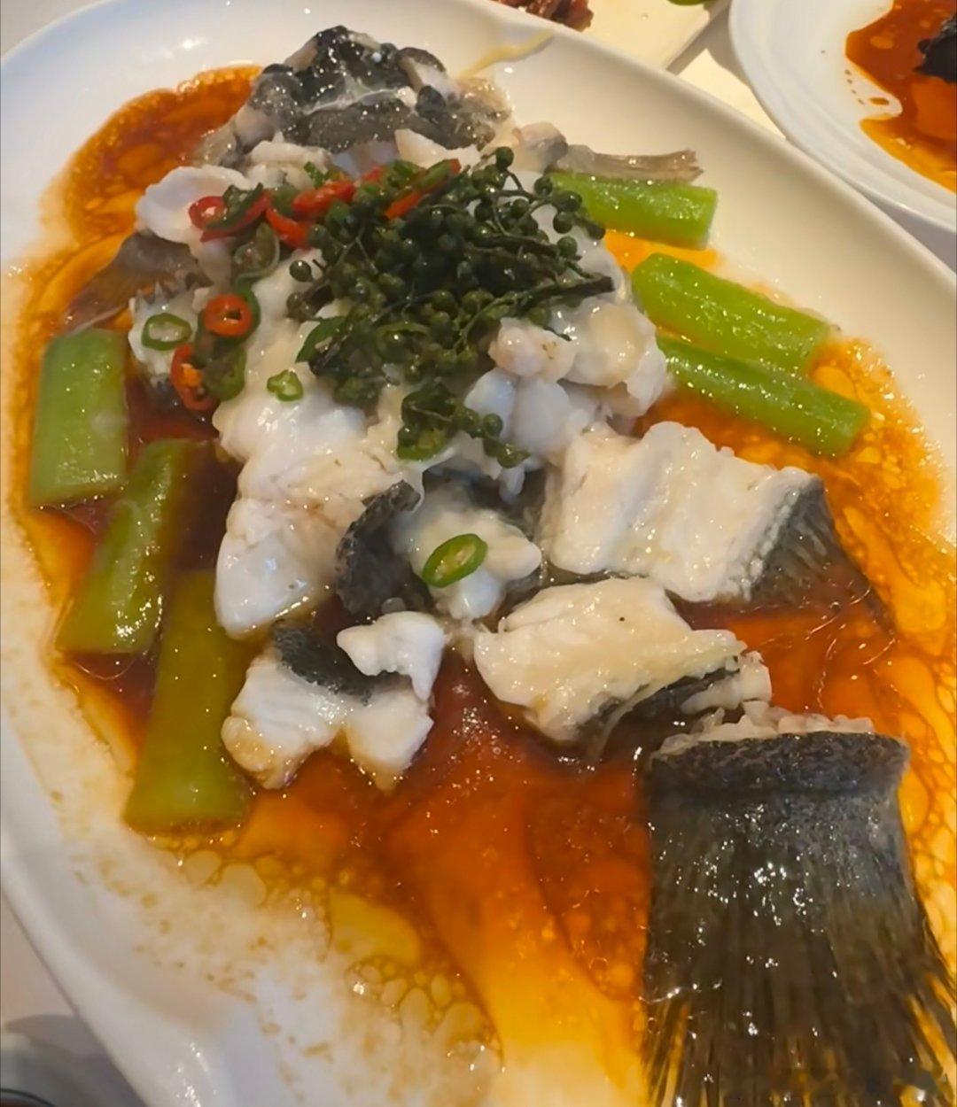 和团队小伙伴出来觅食了，行情暂且放一放，先好好干饭，吃饱才有力气拿捏走势。黄金分