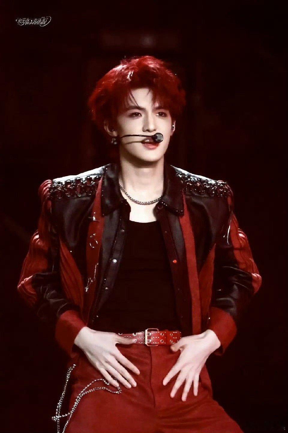 张泽禹高音大主唱控场 唱到“爱我的话请回答”直接开嗓封神！这声高音一亮瞬间天亮，