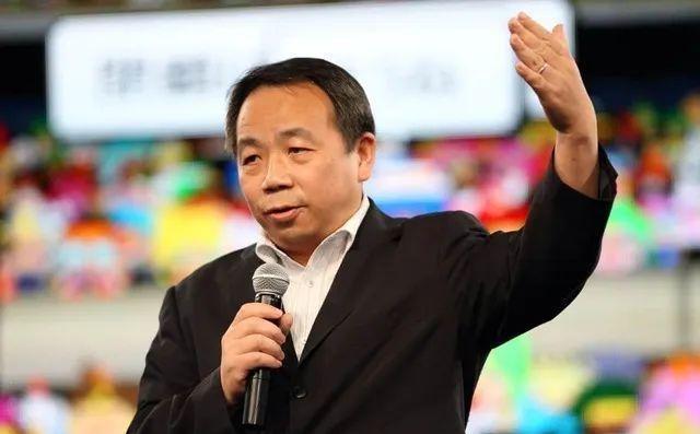 这个世界上，可能再也找不到比石平更完美的“汉奸”标本了。你能想象吗？一个喝着长江