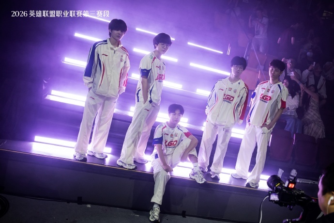 本质涅槃？上赛段通过骑士之路晋级登峰组的三支队伍EDG、LGD、TT，目前在登峰