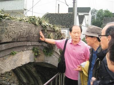 一群韩国老人跪在浙江湖州的古桥边嚎啕大哭，只因桥名和族谱上记载的一模一样 —— 