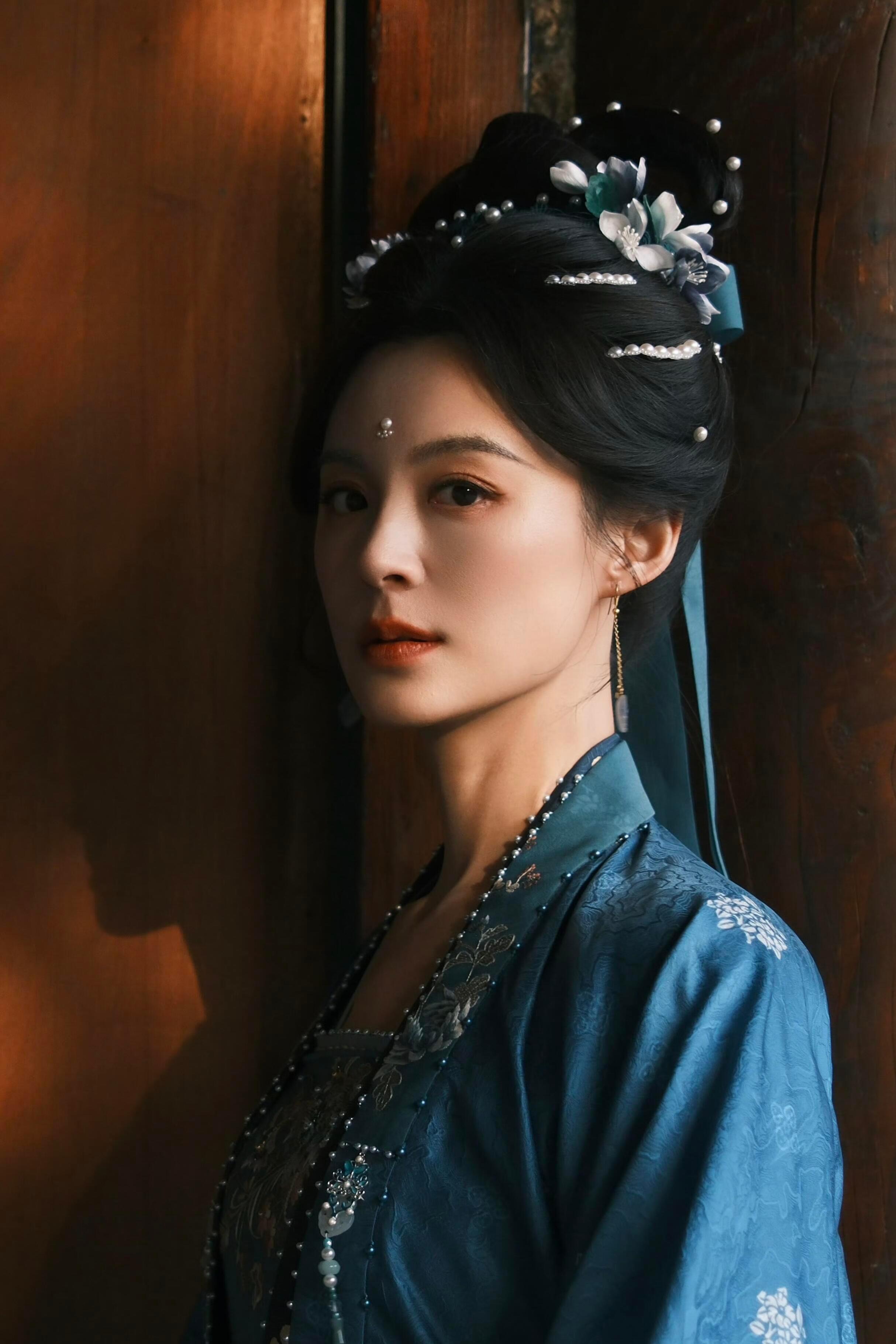 毛林林演完张凌赫的妈演田曦薇的妈毛林林回应演张凌赫田曦薇妈妈从恶女专业户到《逐玉