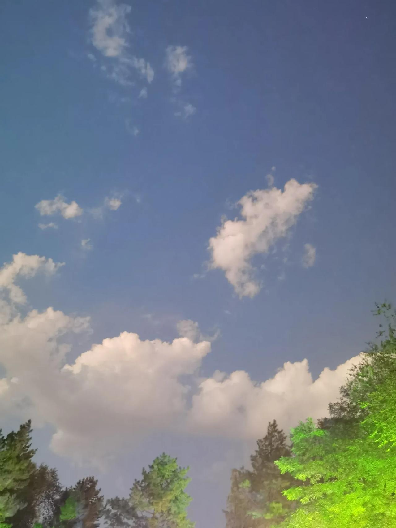 发现今晚的白云很美