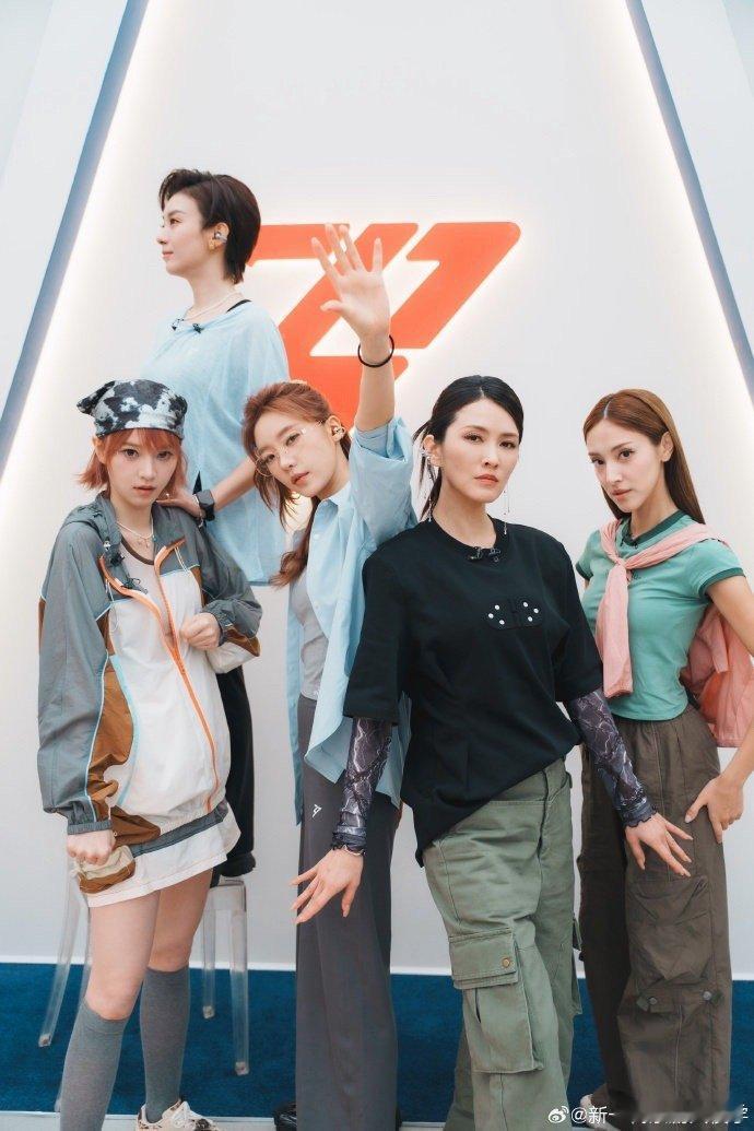 张月团复刻复仇者联盟海报乘风2026张月满心期待舞台发挥，坐等BY5拿下好成绩 