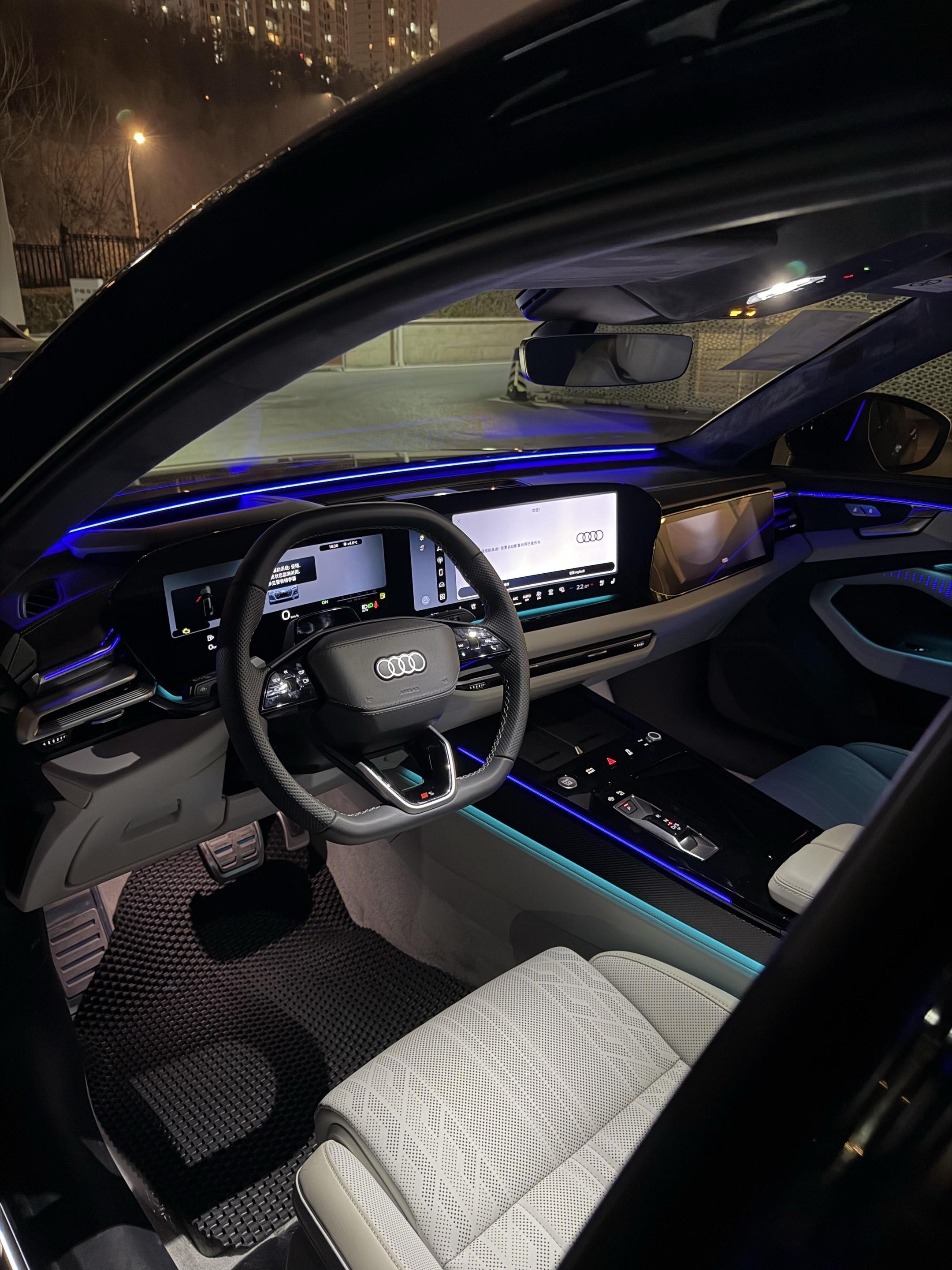 新款a6l氛围灯。新款a6l氛围灯夜晚很高级，相比之下，新e显得很夜店风