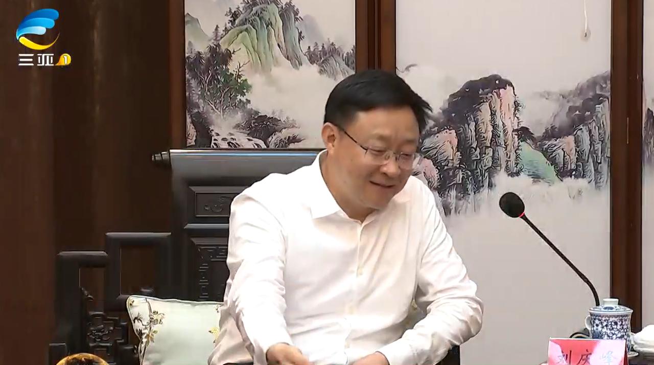 2月22日，科大讯飞董事长刘庆峰一行，在三亚。