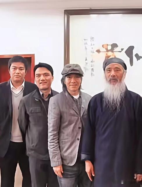 周星驰对道教文化也是非常喜欢的，通过这几张照片，终于搞明白一个事，为什么周星驰看