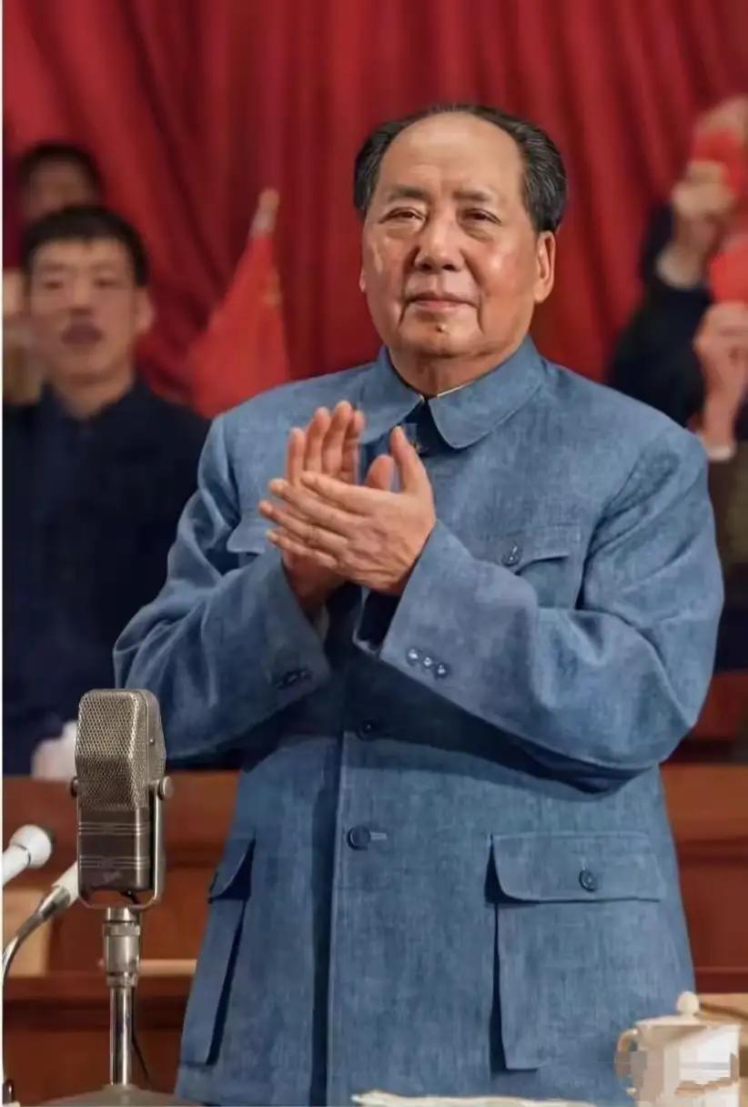 毛主席爱人民，人民热爱毛主席。
       毛主席是伟大革命领袖，具有高瞻远瞩
