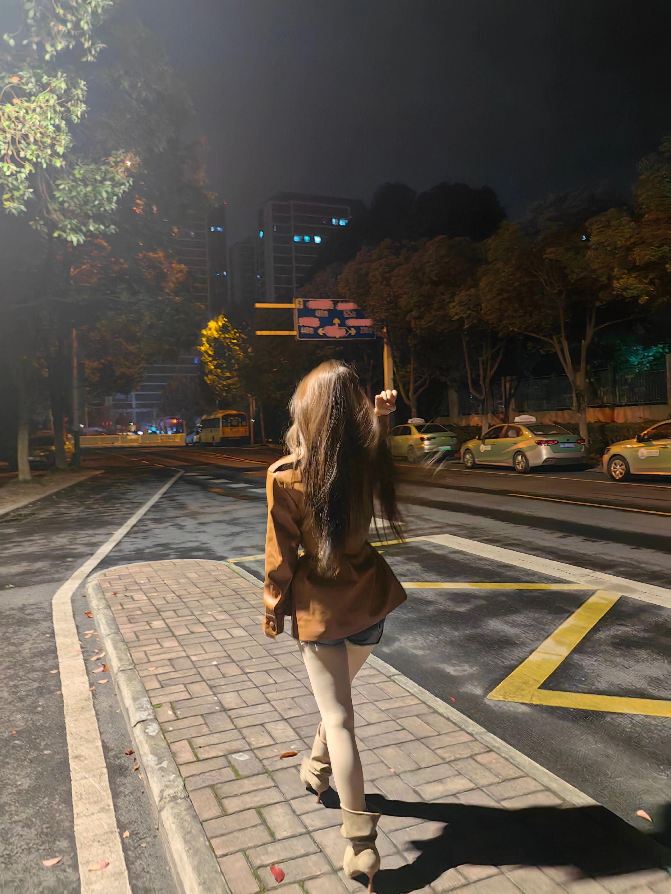 我没空和你玩露水情缘，你也不配和我谈情天恨海