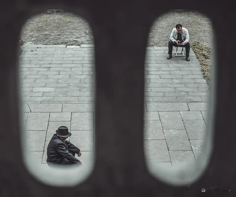 南京博物馆文物遭拍卖、医院医生收红包、教师违规补课、法官贪赃枉法等事件发生后，评