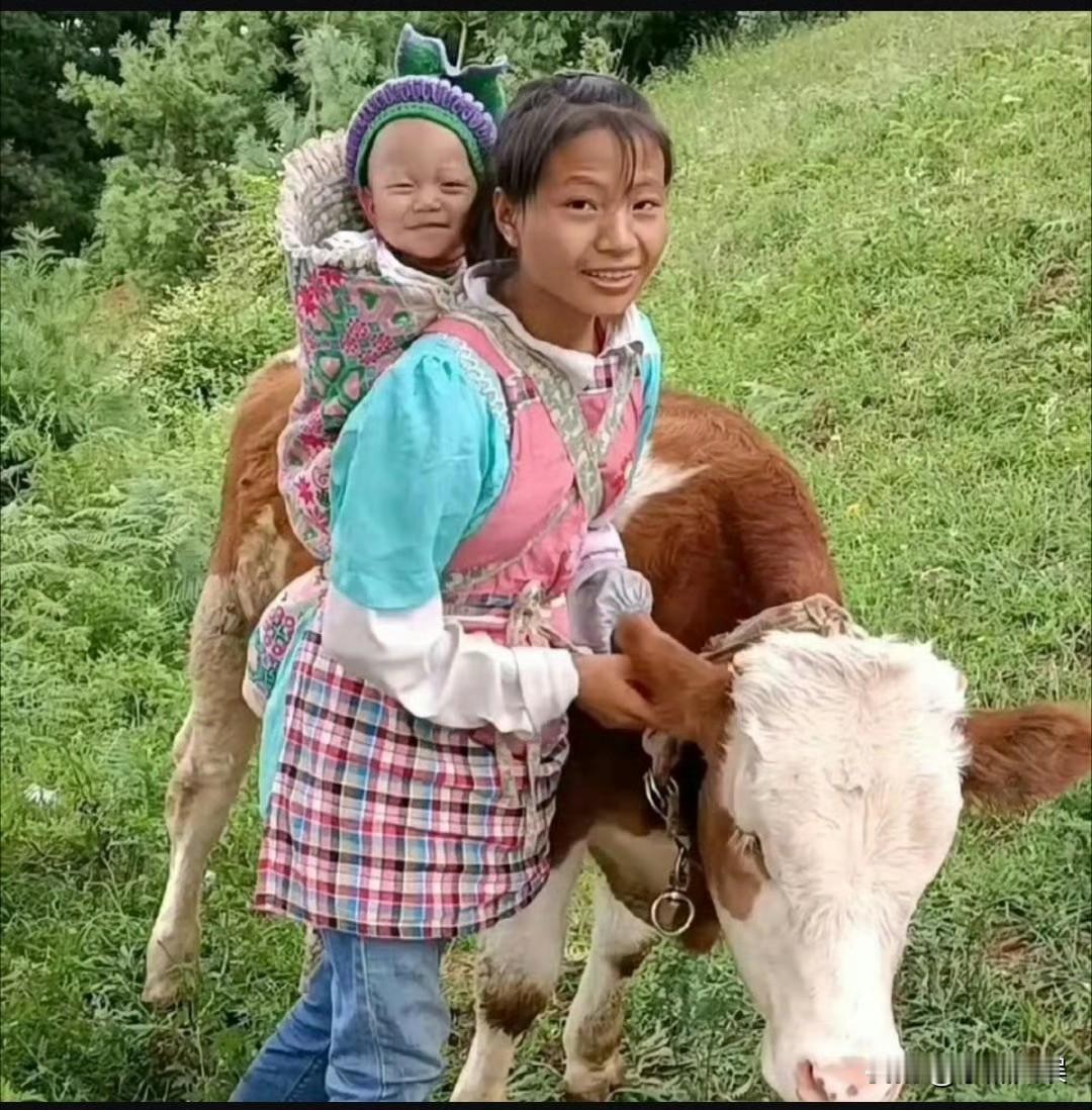 一句么噶喊出的何止是流量，更是逆天改命的金钥匙。
小英送女儿去学校。

若是没有