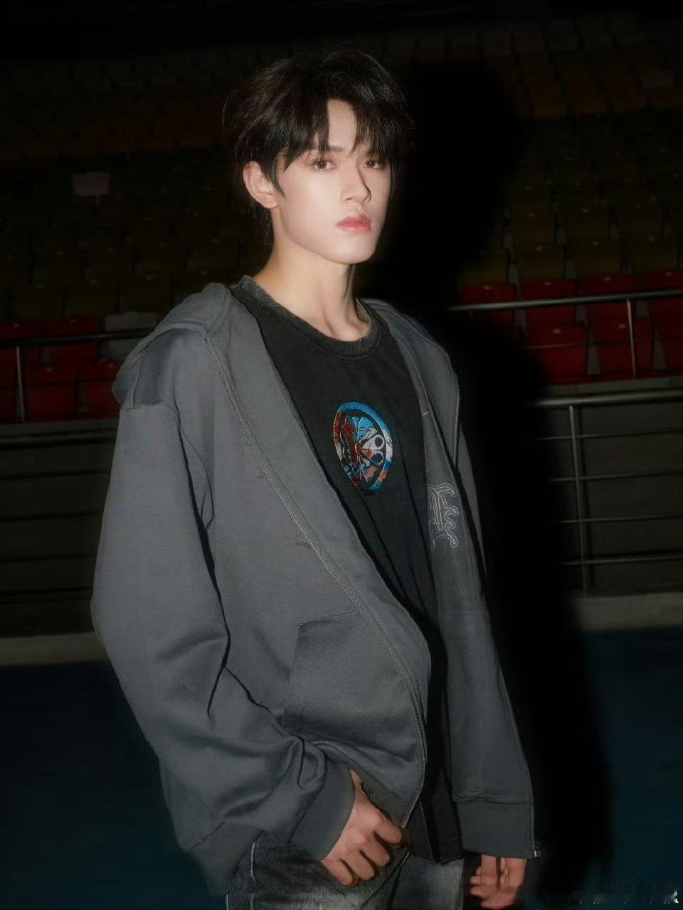 张极从12月到1月张极2026八宫格张极晒照，谁爱看帅哥