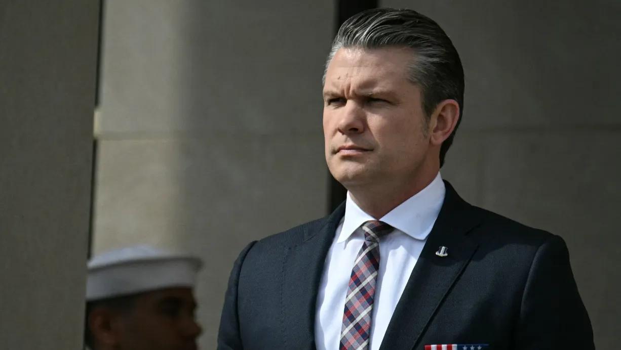 美防长祭出“经济狂怒”大杀招，
伊朗：还有这好事？油价再高点！
4月16日，华盛