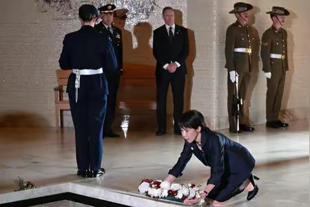 5月4日，高市早苗在结束访问澳洲之际，干了一件让人惊掉下巴的事儿。就在上飞机之前