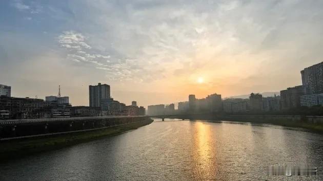 生活的褶皱里，总需要一束光来点亮勇气。全新「太阳之心周边」正是追梦路上的温暖注脚