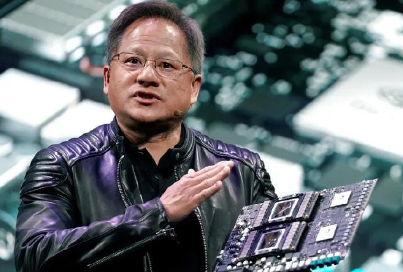 黄仁勋暴跳如雷警告白宫：美国正失去全球一半AI人才，且中国自产芯片在成倍增长！在