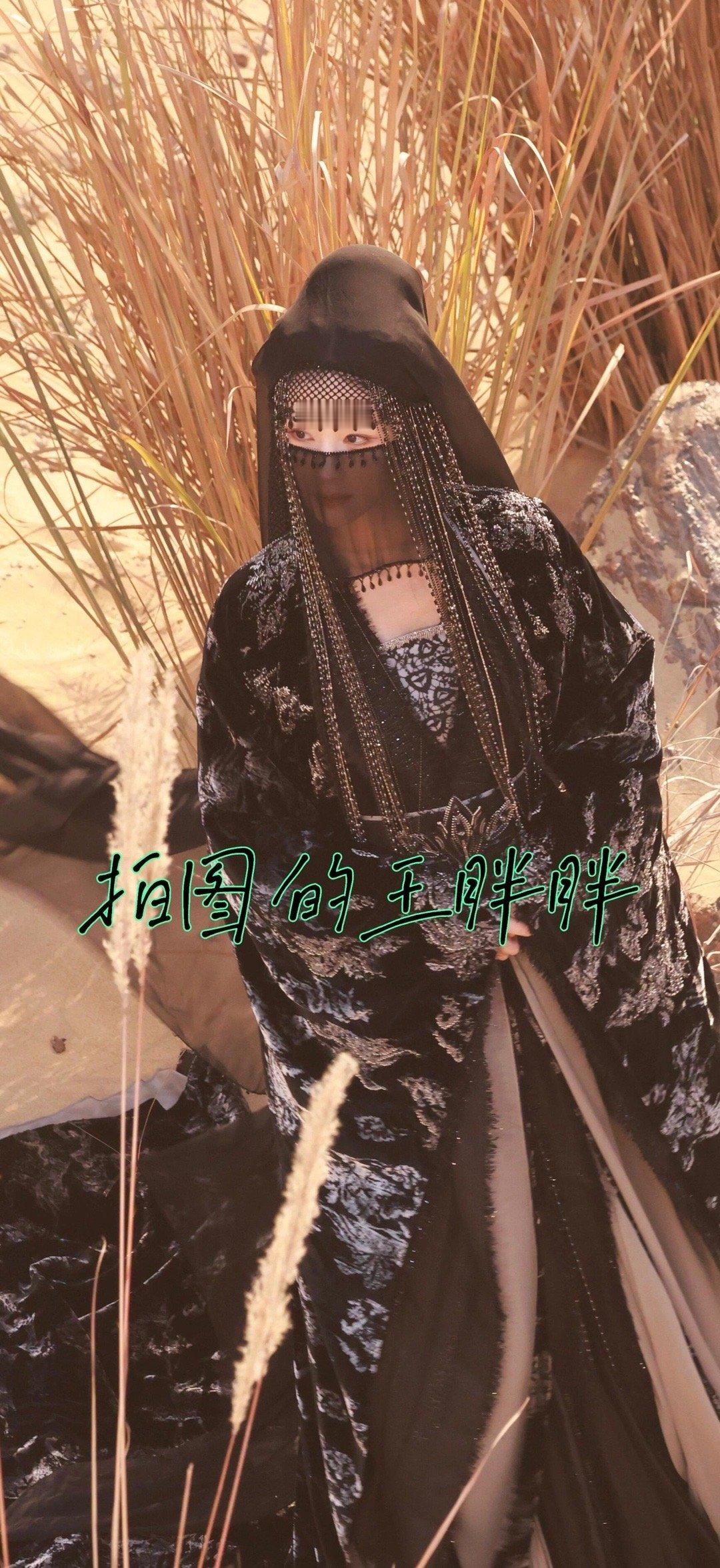 原来这套衣服是陈都灵的[爱慕]！暗黑女神风[鲜花] 