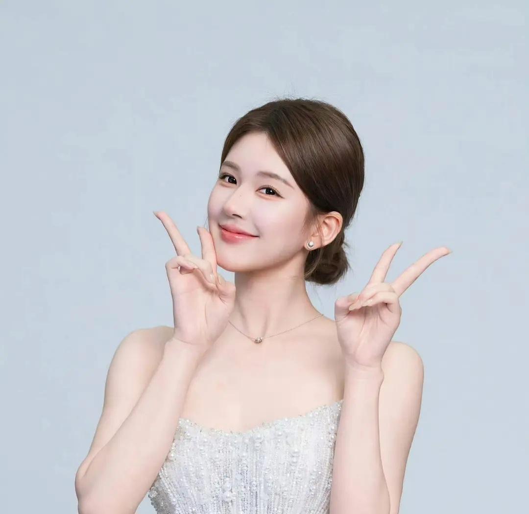 赵露思最近状态不错，新代言一个接一个！

经过一年的恢复，赵露思的状态是越来越好