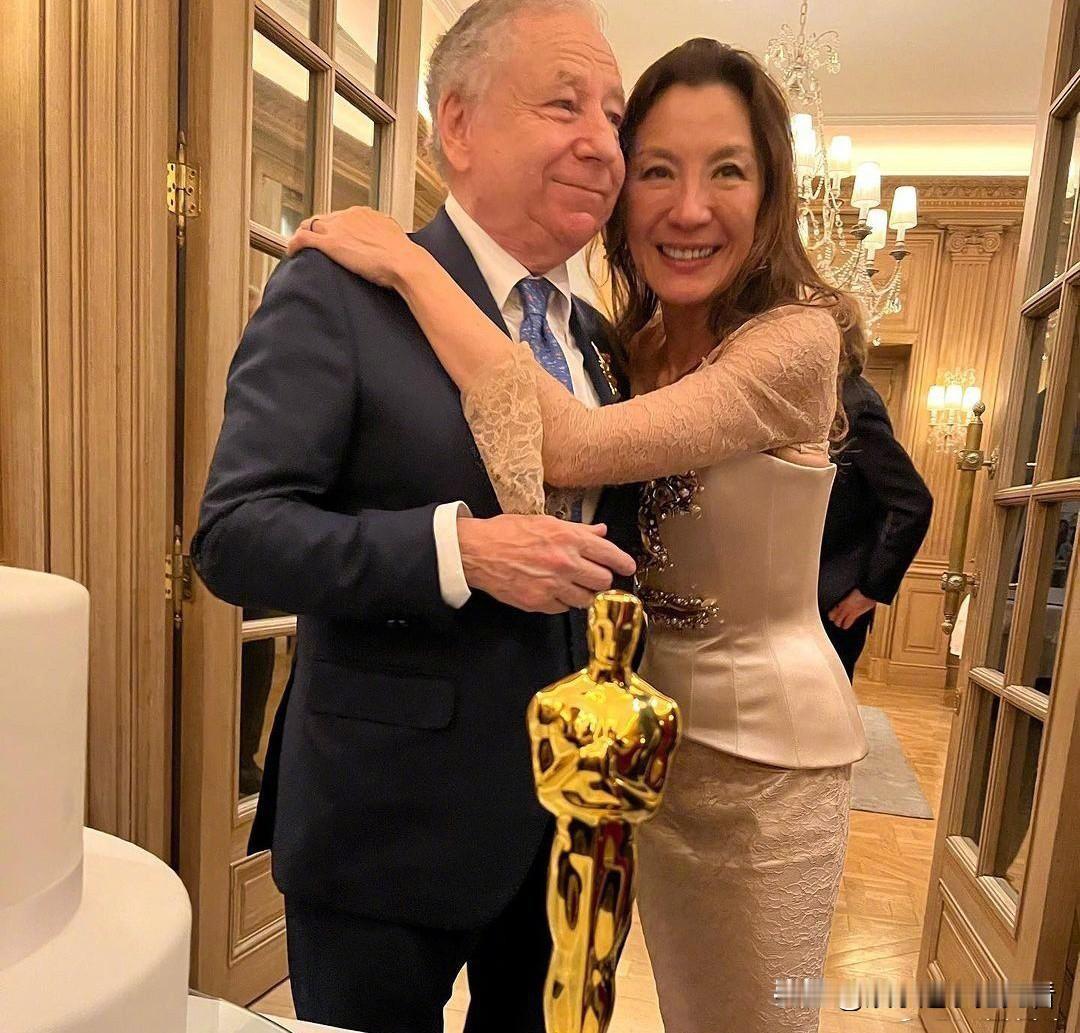 杨紫琼这是当妈妈了吗？

2日，杨紫琼在社交平台分享了一张婴儿脚丫照，配文称：“