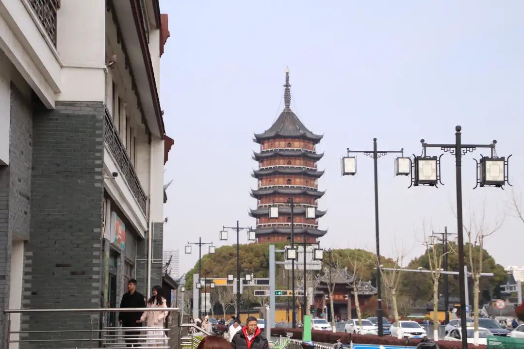 苏州报恩寺原名叫“北寺塔”，我的原创小说《游玩苏州》有详细的介绍（在我的文章中可