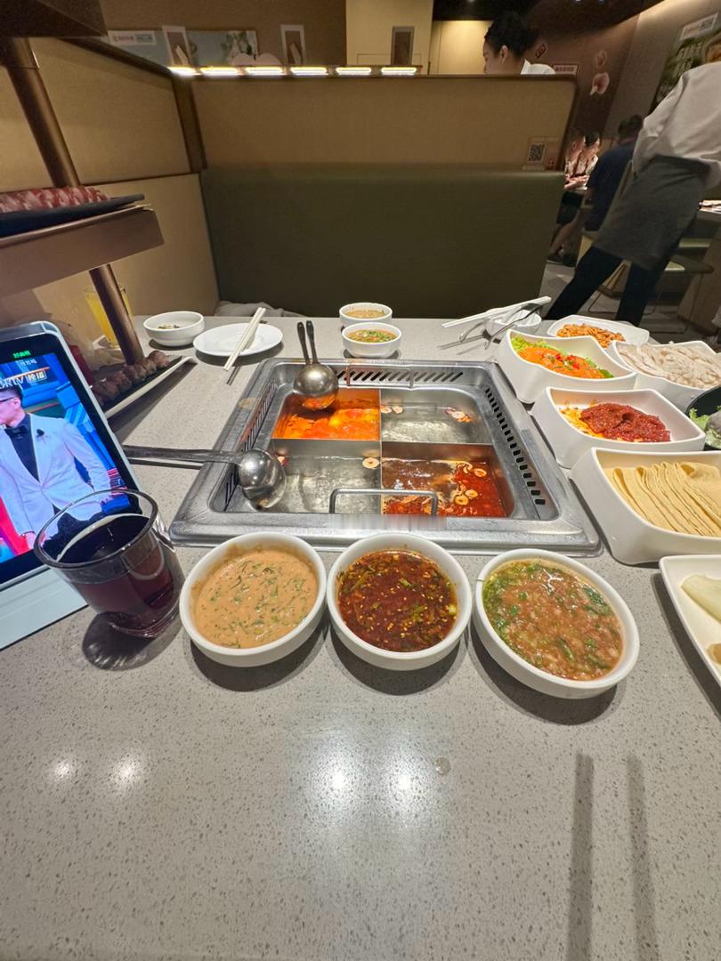 我怎么吃个饭和上供一样小张嚼嚼嚼