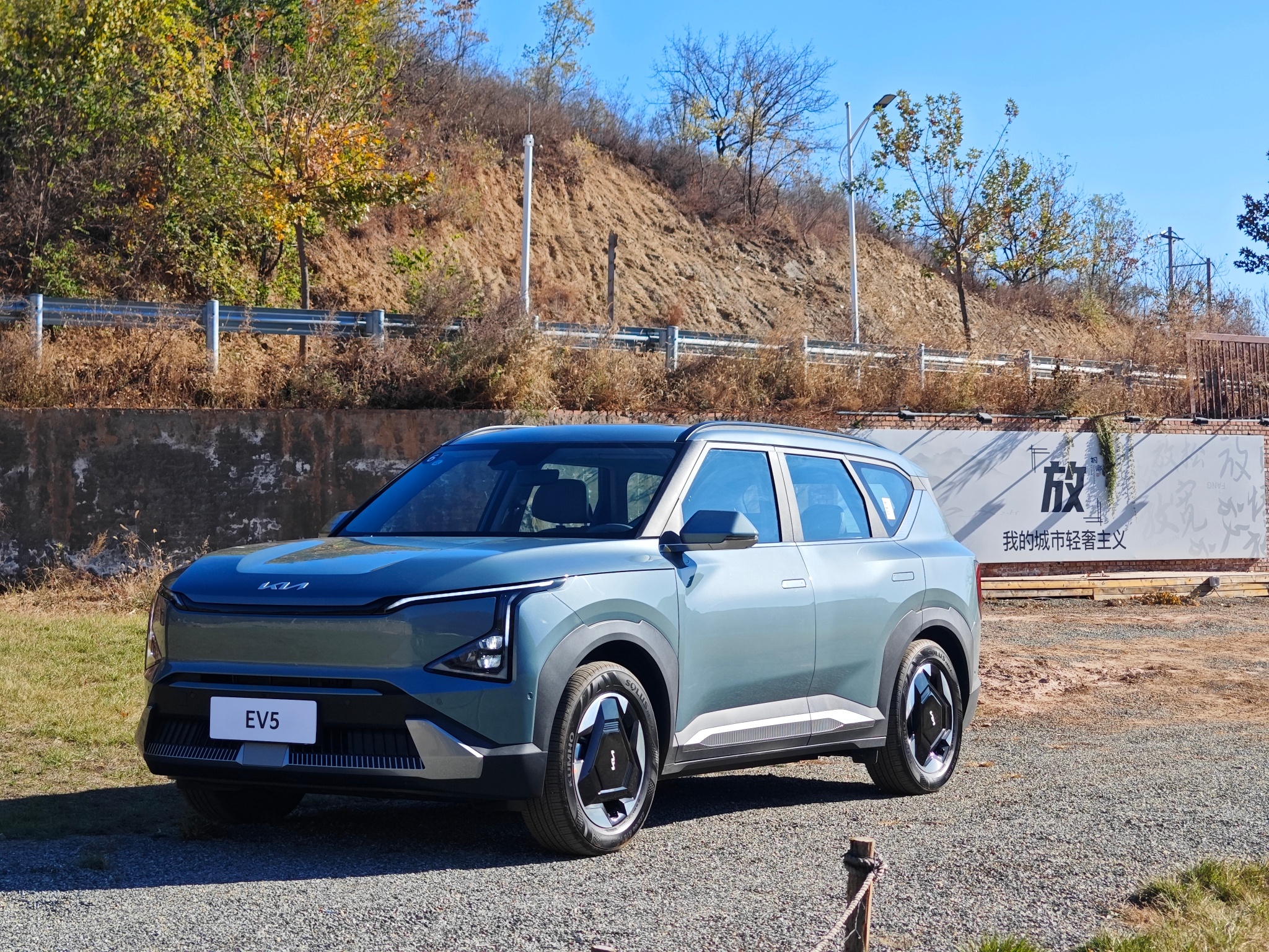 起亚国产的第一款纯电紧凑SUV，广州车展正式上市，预售价在15万-22万之间。先