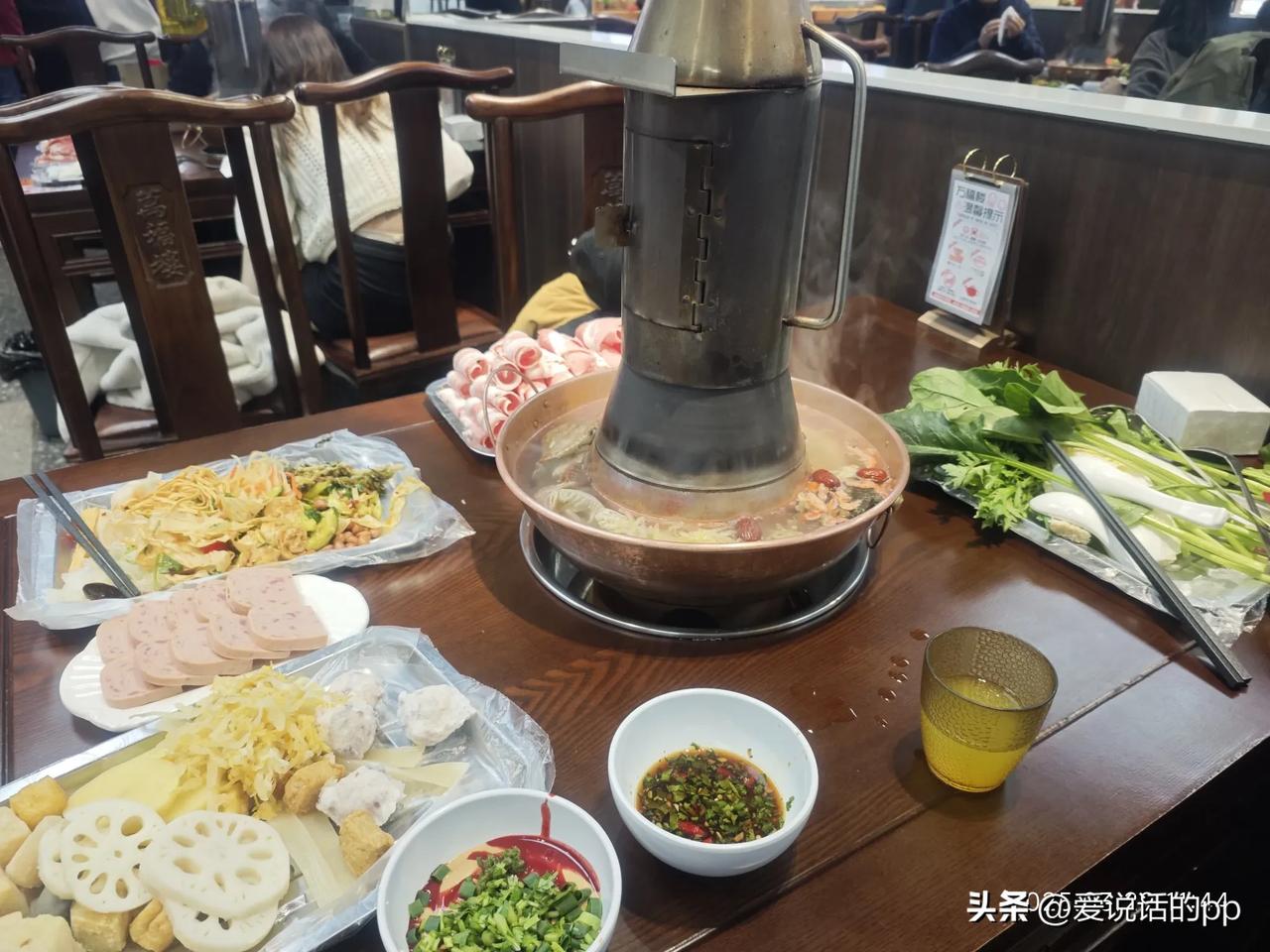 吃个热乎乎的铜火锅，下午去梭鱼湾给大连英博加油！难得的放松日子！希望能赢来首胜！