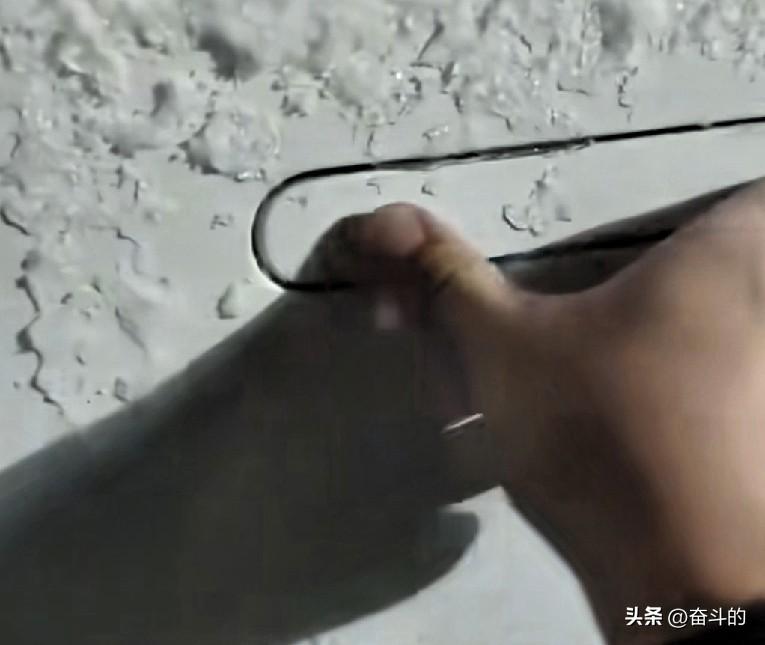 全球首张禁令！2027年起，隐藏式车门把手要被禁了？车主：早该管管了
 
汽车圈