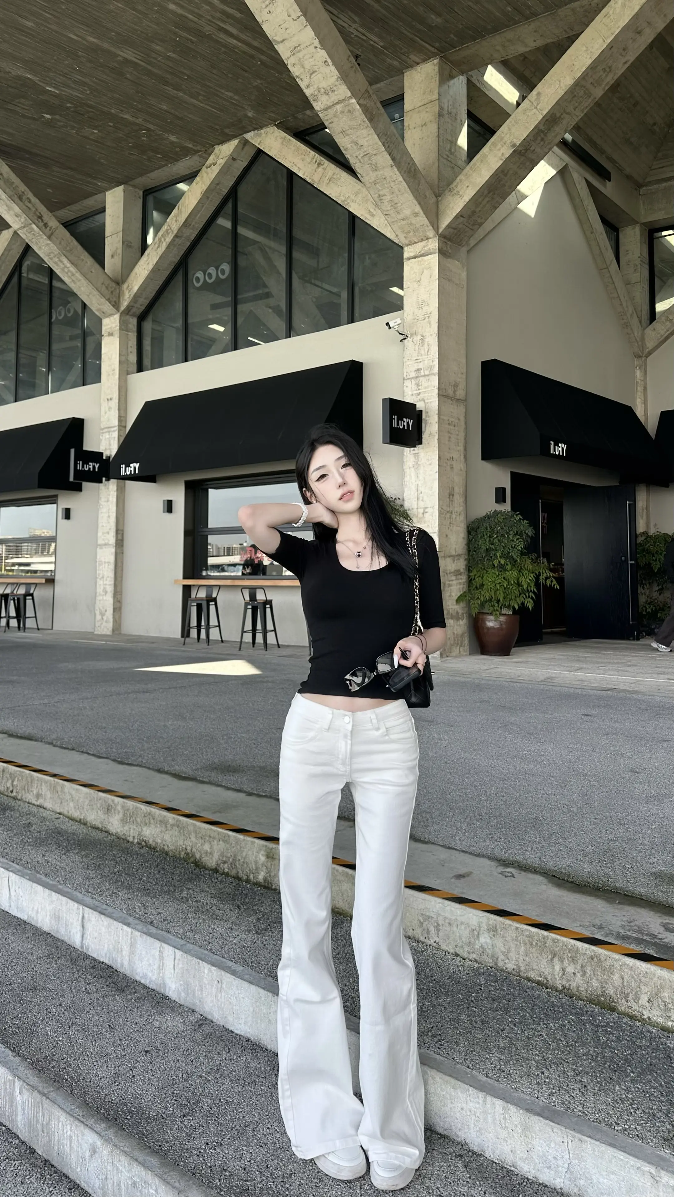 从正面骂我的可以看到我美丽的脸 背后骂我的可以看到我曼妙的身材