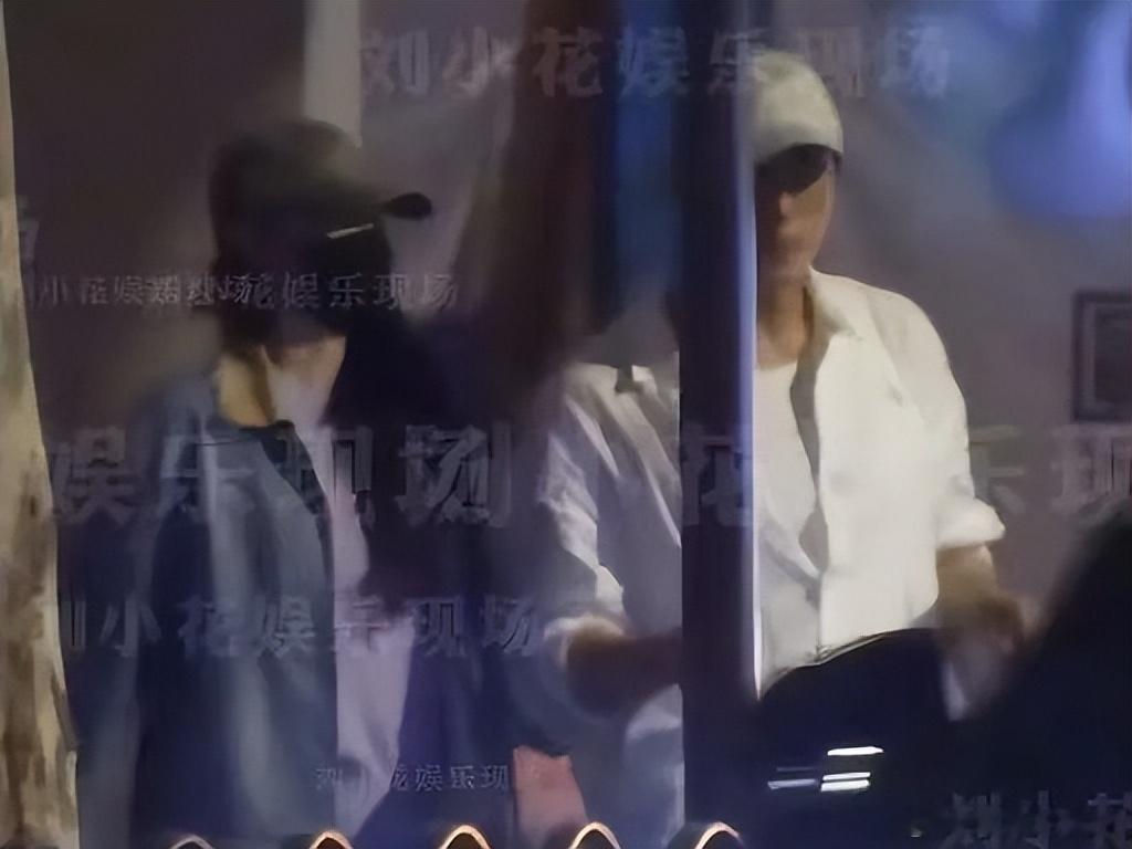 王玉雯 杨玏只能说吧现在的人为了流量啥都能干出来明明就是王玉雯刚被拍和黄景瑜同回