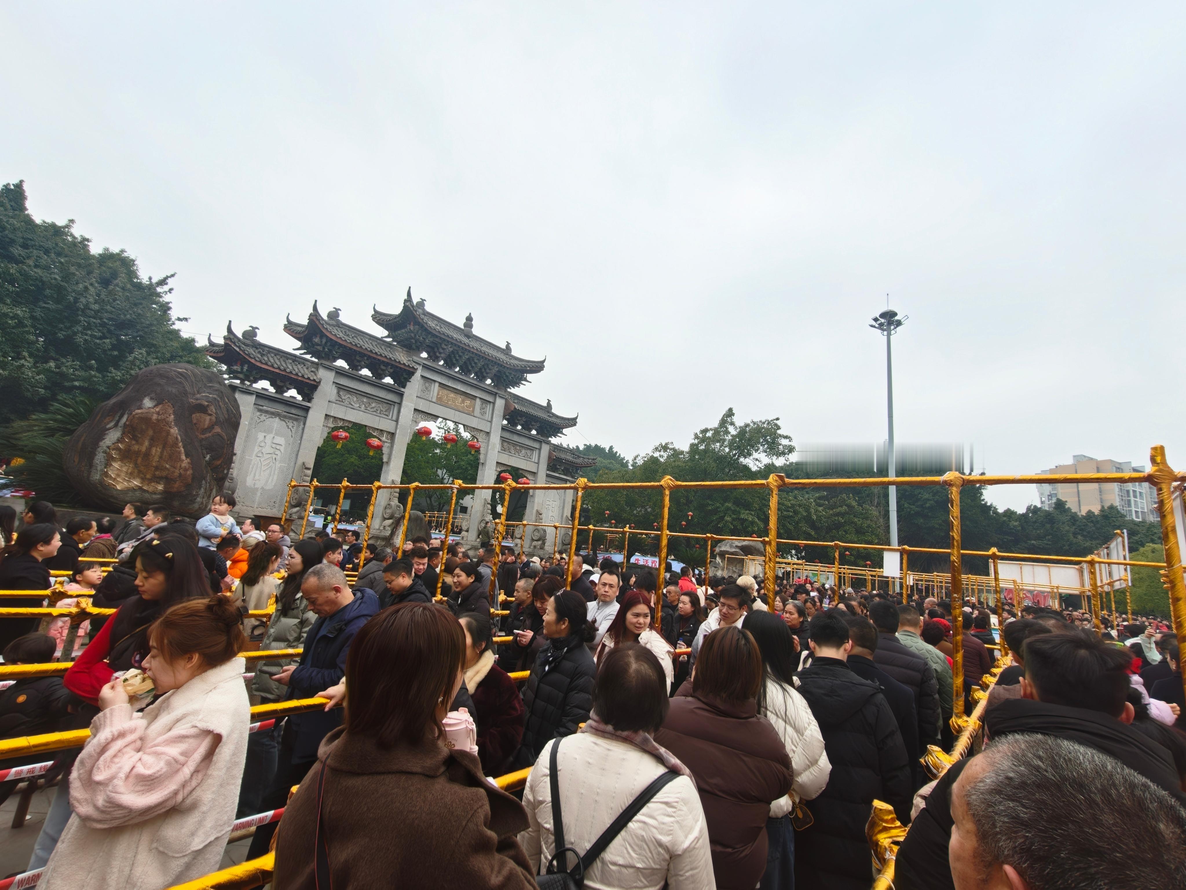 华岩寺又是人山人海 重庆·华岩寺