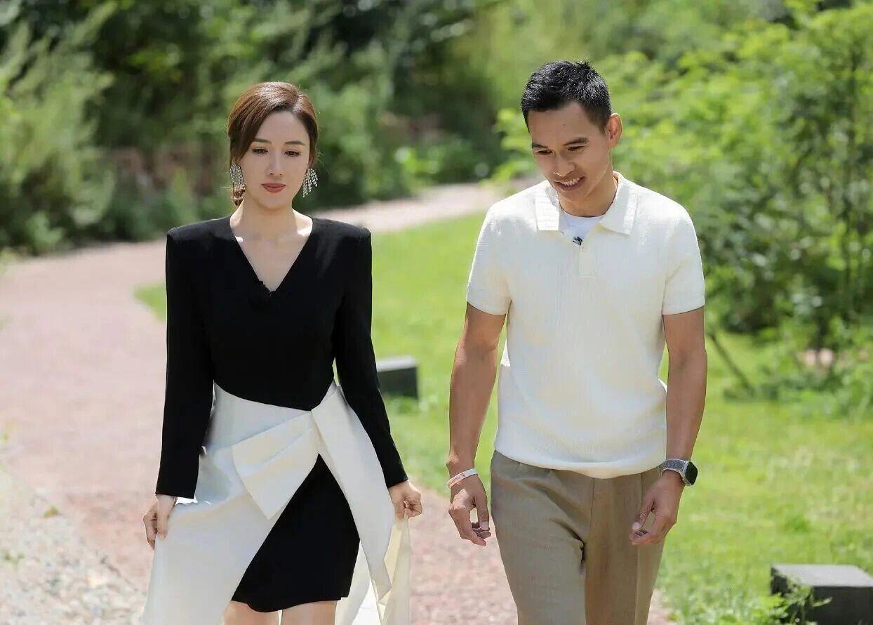 情感观察类综艺《再见爱人》第五季正式落下帷幕，最终梁淞何美延、李施嬅车崇健两对伴