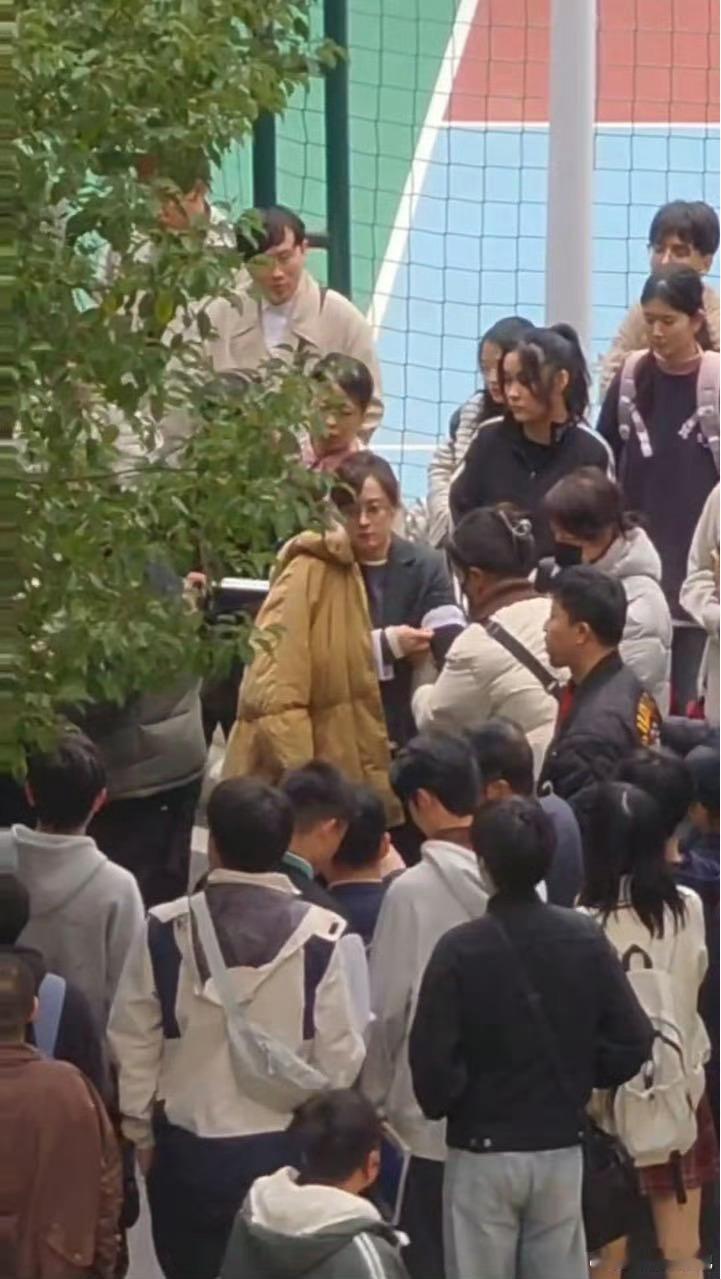孙俪做什么事情都是10年起步看到孙俪一件衣服穿到现在有15年了 ​​​
