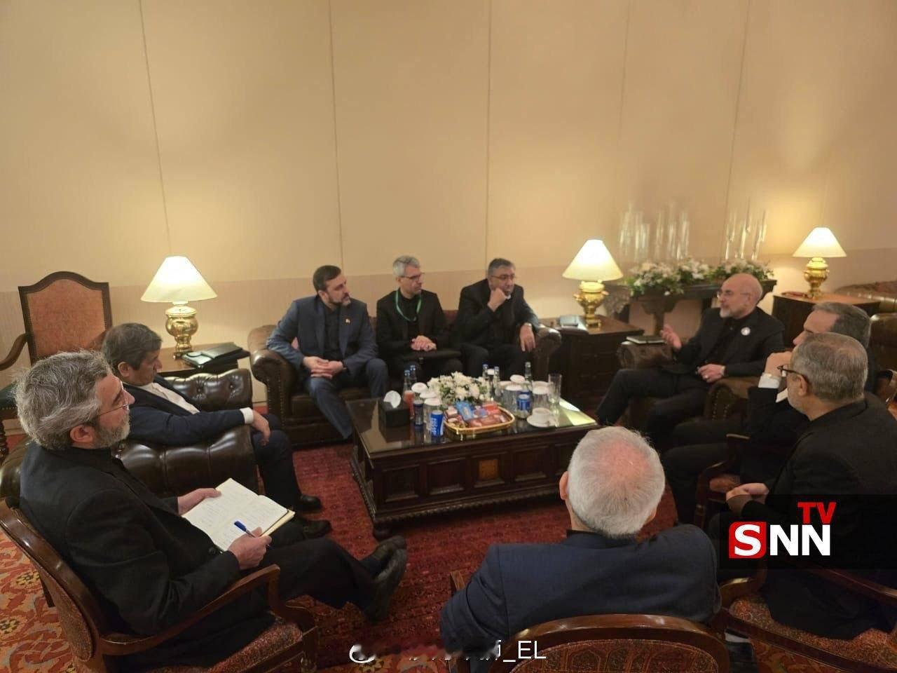 目前伊朗人和美国人派去伊斯兰堡的代表团级别都不低（甚至可以说是双方很长时间以来最